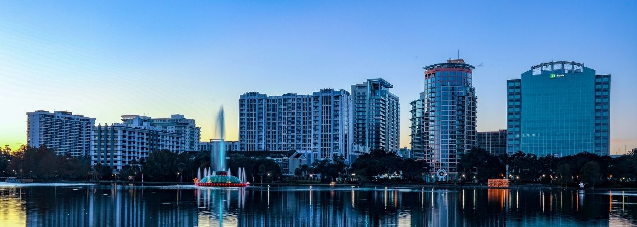 Sunrise walk around Lake Eola park in Orlando, Florida